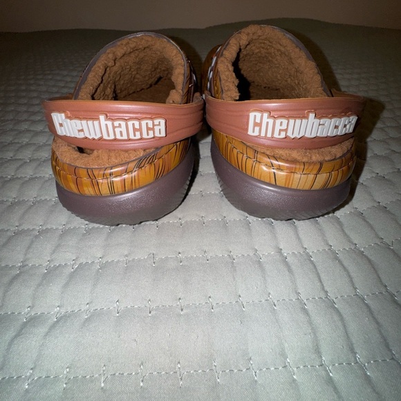 Crocs Star Wars Chewbacca Themed Clogs with Fur Lining. Size kids 4 NWOT. - Picture 5 of 10